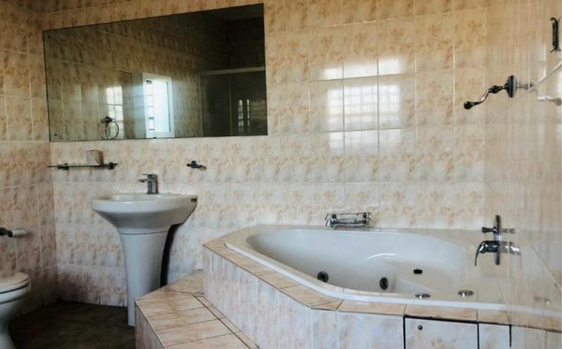 5 Bedroom Property for Sale in Grassy Park Western Cape